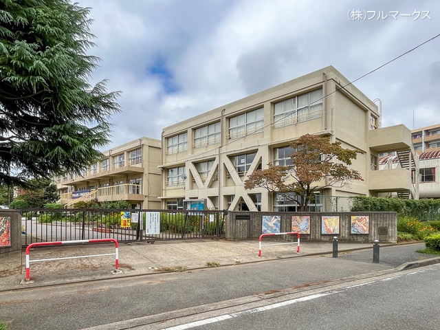 松戸市立常盤平第二小学校　距離３２０ｍ