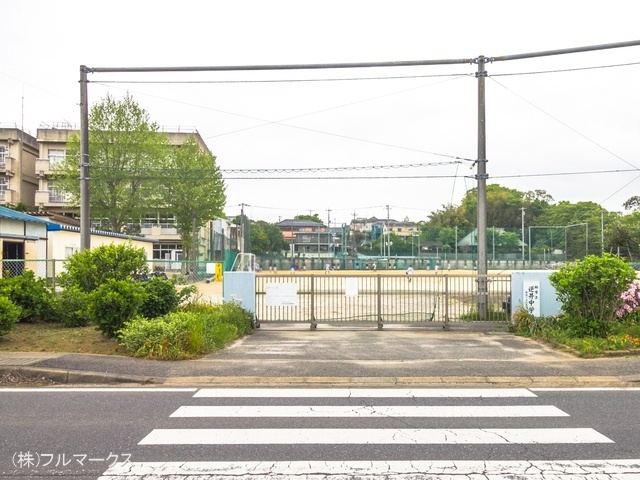 柏市立逆井中学校 距離1800m